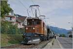 50 Jahre Blonay Chamby - MEGA BERNINA FESTIVAL: Die B-C Bernina Bahn Ge 4/4 182 hat mit ihrem Personenzug Blonay erreicht und ihn nun zurückgeschoben. Die Lok wird dann wieder in den Bahnhof fahren und die Wagen, vom Gefälle  angetrieben , an den Bahnsteig rollen, wo sich dann die Lok wieder an die Spitze des Zugs für die Rückfahrt nach Chaulin setzt. 

9. September 2018