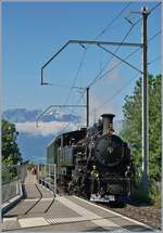 50 Jahre Blonay - Chamby; Mega Steam Festival: Die am Schluss des nach Vevey fahrenden Dampfzugs eingereihte HG 3/4 N° 4 der FDB bot bei der Durchfahrt in Château d'Hauteville eine gute