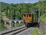 Festival Suisse de la vapeur (Schweizer Dampffestival 2025) - Die RhB Bernina Bahn Ge 4/4 81 ist bei Vers-Chez-Robert mit einen Personenzug auf dem Weg nach Chaulin. Im Hintergrund der frisch renovierte Baye de Clarens Viadukt, wechler sich nun dem sich bewegenden Gel�nde anpassen kann.

8. Juni 2025