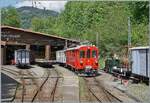 Bei der Ankunft in Chaulin konnte ich dieses Bild von der Plattform des ankommenden Zuges machen: Es zeigt neben einigen G�terwagen den RhB Bernina Bahn ABe 4/4 I 35 der Blonay Chamby Bahn der mit einem Personenwagen auf die Abfahrt wartet. 

9. Mai 2026