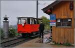 Blonay - Chamby - La Der 2026 - 60 apr�s les CEV (Saison Ende der Blonay Chamby Bahn, 60 Jahre nach dem Betriebsschluss der CEV).

Der Dm 2/2 N� 3 erreicht als BEX (Biniou Express) mit der Zugnummer 30115 den Bahnhof von Chamby auf Gleis 31. Der mit grosser Wahrscheinlichkeit k�rzeste Reisezug der Welt bietet doch recht vielen Reisenden Platz, es waren jedenfalls so viele, dass ich es neben dem Fotografieren nicht schafte, alle zu z�hlen, aber ich denke es waren gut zw�lf Personen an Bord.

24. Oktober 2026