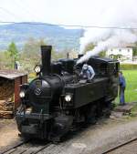 Die G 2x 2/2 105 beim Wasser und Kohle fassen in Chamby.