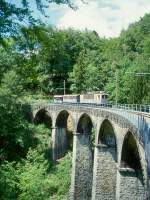 BC Museumsbahn Paradezug 10083 von Blonay nach Chamby am 23.05.1999 auf Baye de Clarewns-Viadukt mit Triebwagen exLLB ABFe 2/4 10 - exLLB AB4 22 - exLLB L 60.