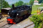 Die G 2x2/2 Malletdampflok 105 der Museumsbahn Blonay–Chamby steht am 27.05.2012 bei der Bekohlungsstation vom Museum Chaulin. Die Lok eine HK95 der Maschinenbau-Gesellschaft Karlsruhe wurde 1918 unter der Fabrik No. 2051 fr Kleinbahn Voerde-Haspe–Breckerfeld (Nr. 28) gebaut. Die 1.000 Lok hat die Achsfolge B'Bn4vt, ein Dienstgewicht 36,0 t die Hchstgeschwindigkeit betrgt 35 km/h.
Ab 1927 wurde die Kleinbahn von Hagener Straenbahn AG bernommen und elektrifiziert, und die  Nr. 28  wurde an die Zell-Todtnau-Eisenbahn (in der Nhe von Freiburg) der Sddeutsche Eisenbahn-Gesellschaft (SEG) abgegeben. Sie erhielt die  Nummer 105  -  Todtnau , und blieb im Schwarzwald bis zur Streckenstillegung der Linie im Jahre 1968. 