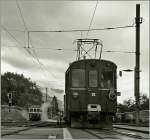 Schamlspurnostalgie in Blonay: Während im Hintergrund der CEV BDe 2/4 N° 75 von der B-C Mallet-Dampflok G 2x2/2 105  bedampft  wird, wartet der RhB Bernina Triebwagen darauf, den B-C Dampfzug nachzuschieben.8. Sept. 2013
