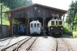 Museumsbahn Blonay-Chamby.Kleine Triebwagenparade,v.l.Triebwagen der Tramway Lausanne Ce2/3 Nr.28(1948),MOB Triebwagen BCFe 4/4 Nr.11(1905)und MOB Triebwagen FZe6/6 2002(1932)Chamby,Depot Chaulin