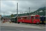 Wie erstaunlich gut passt doch ein SBB Wagen zu einem RhB Treibwagen!  Blonay, den 27.