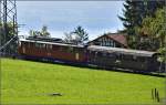 Der Triebwagen Nr 10 der Bernina-Bahn hat seit 2010 sein neues Zuhause am Genfer See. 1908 von SIG und Alioth erbaut, wurde der Triebwagen als BCe 4/4 10 bei der Berninabahn eingestellt. 1949 wurde er umgebaut und als ABe 4/4 35 bis 2010 im Planbetrieb bei der RhB eingesetzt. Dahinter der Sommerwagen C<sup>4</sup> 44 der Berner-Oberland-Bahn aus dem Jahr 1926. Chaulin, September 2014.