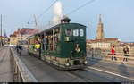 Das Dampftram mit der G 3/3 12 am 3. Dezember 2017 auf Chlousefahrt unterwegs auf der Kirchenfeldbrücke. Im Hintergrund das Berner Münster.