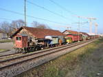 BMK - Reste vom Bahnmuseum Kerzers/Kallnach - Hier ein Teil der noch vorhanden Fahrzeuge an der Spitze die Rangierlok der ex WM Ta 2/2  31 Abgestellt in Kallnach am 13.01.2018