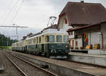 VPM/VHE/DBB: Bernisch - Kantonales Schwingfest in Affoltern i E.
Museumsbahnfahrten / Schwingfestfahrten vom 9. Juli 2017.
Die historischen Elektrozüge brachten die vielen Festbesucher morgens und abends direkt ans Sägemehl des Bernisch Kantonalen Schwingfestes in Affoltern-Weier. Durch den Tag hindurch fanden die ordentlichen Dampffahrten zwischen Huttwil und Sumiswald statt. Auf der Museumsbahn herrschte Hochbetrieb.
Ausfahrt des VPM Zuges Affolter-Weier - Sumiswald mit dem BDe 4/4 201.
Foto: Walter Rutsch