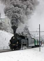 DAMPF BAHN BERN: Am 29. Januar 2012 war die Ec 4/5 11 (1911) der ehemaligen SMB mit einem Sonderzug im BERNER JURA unterwegs. Diese Aufnahme ist in Renan entstanden. Zur Zeit steht diese Lok für unbestimmte Zeit ausser Betrieb.
Foto: Walter Ruetsch 