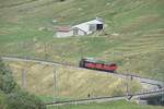 Zum Jubil�um 100 Jahre FO fuhr morgens ein Extrazug von Realp nach Andermatt um die G�ste abzuholen. Hier zwischen Realp und Hospental am 05.07.2026 im alpinen Landwirtschaftsgebiet.  