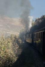 Mit viel Qualm geht es die Steigung nach Muttbach hoch (Gletsch, 2.10.11)