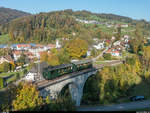 DVZO Fahrzeugtreffen 2018: SBB Historic CZm 1/2 31, ex Uerikon-Bauma Bahn, am 13. Oktober 2018 auf dem Böl-Viadukt oberhalb Bauma auf dem Weg nach Hinwil.
