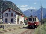 FM Extrazug 5 Cama - Castione-Arbedo vom 02.09.1995 in San Vittore mit Triebwagen ABe 4/4 42 - BDe 4/4 491. Links der mit Fahnen geschmckte Bahnhof