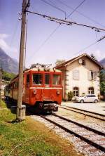 Triebwagen BDe 4/4 491, der Ferrovia Mesolcinese (ehemalige Bellinzona-Mesocco-Bahn, Meterspur Adhsionsbahn), in der Station Cama, im Juli 2006.