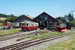 Portes-ouvertes
du dépôt des locomotives de La Traction
Gare de Pré-Petitjean (Montfaucon)
Impressionen vom 23. Juni 2018.
Zu diesem Anlass der besonderen Art sind viele Festbesucher mit Autos derselben Epoche angereist.
Foto: Walter Ruetsch  