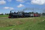 Die beiden Mallet-Loks E 146 und E 206 verlassen am 20.8.10 Le Bochet mit einem Extrazug, der mit Reisenden aus dem Nostalgie-Rhein-Express besetzt war.