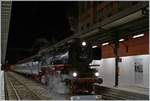 Die 01 202 des Vereins  Pacific 01 202  brachte den langen Sonderzug der  Eisenbahn Nostalgiefahrten Bebra e.V.  pünktlich an sein Ziel Locarno.