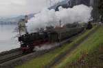 Die Pacific 01 202 dampft am 18.01.2014 dem Lac Léman entlang von Montreux Richtung Villeneuve, vorbei am berühmten Château de Chillon. Kurz nach dieser Aufnahme musste der Zug wegen eines geschlossenen Signales anhalten, was Stefan und mir die Möglichkeit gab, die Lok nochmals abzulichten. Allerdings stand mit da ein sogenannter Fotokollege vor der Linse, sodass dieses Bild für die Tonne war. 