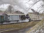 Winterdampf des Vereins Historische Emmentalbahn. Dampflok Ed 3/4 Nr. 2 der Solothurn-Münster-Bahn kurz vor dem Scheitelpunkt der Strecke noch im Gemeindegebiet von Sumiswald. Februar 2018. 