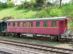 Bierbrauerei Feldschlsschen - Roter Gstezug Personenwagen im Bahnhofsareal von Rheinfelden am 18.04.2009