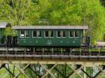 RhB - Oldtimer Personenwagen 3 Kl. C 2012 in einem Güterzug bei Reichenau - Tamins am 07.05.2015