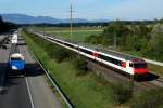 SBB: IC ab Bern bestehend aus einer Dostokomposition verstärkt mit 6 EW IV auf der Neubaustrecke  BHN 2000  zwischen Recherswil und Koppigen am 27. August 2015.
Foto: Walter Ruetsch