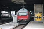 Nachschuss auf Re 460 051-6  Staffelegg , als sie mit einem IC in den Bahnhof von Basel SBB fuhr.