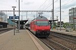 Nachschuss am 14.05.2015 auf Re 460 029-2, als sie durch den Bahnhof Pratteln als IRE (Zürich HB - Frick - Basel SBB) fuhr.