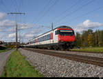 SBB - IC unterwegs bei Uttigen in Richtung Thun an der Spitze der Steuerwagen Bt 50 85 28-94 928-4 am 24.10.2020
