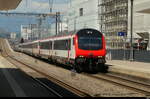 SBB - Steuerwagen Bt 50 85 28-94 951-6 an der Spitze eines IR bei der durchfahrt im Bhf. Prilly-Malley am 02.05.2026