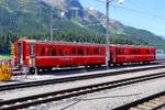 Zwei RhB Reisezugwagen am 05.07.26 in St.