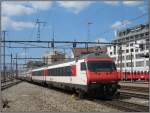 Einfahrt eines IC mit Steuerwagen voran in den Bahnhof von Thun am 23.07.2008.