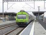 BLS - RE nach la Chaux de Fonds an der Front der Steuerwagen Bt 50 85 80-35 997 bei der durchfahrt im Bahnhof von Müntschemir am 15.03.2018