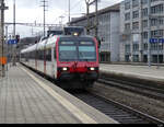 SBB - Einfahrender Regio an der Spitze der Steuerwagen ABt 50 85 39-43 828-5 im Bahnhof Olten am 30.12.2021