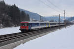 BDt 50 85 82-33 989-3 fährt Richtung Bahnhof Tecknau. Die Aufnahme stammt vom 15.02.2021.