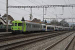 Re 465 006-5 der BLS durchfährt am 26.01.2023 mit Abbruch Wagen den Bahnhof Rupperswil. Am Schluss folgt noch der BDt 50 85 80-35 948-9.