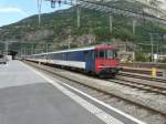 SBB - Ersatzpendelzug am Schluss der Steuerwagen BDt 50 85 82-34 902-5 im Bahnhofsareal in Brig am 03.09.2012