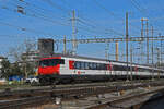 IC Steuerwagen Bt 50 85 28-94 951-6 durchfährt am 22.03.2023 den Bahnhof Pratteln.