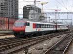 SBB - Rangierarbeiten mit der Ee 922 018-7 am Schluss der Steuerwagen Bt 50 85 28-94 917-7 im HB Zürich am 26.07.2015