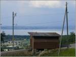 Die Haltestelle Wartensee der RHB steht voll in der 90 Promille Steigung und bietet einen wunderschnen Blick auf den Flugplatz Altenrhein (links davon stehen die Hallen von Stadler Rail ex FFA), den Bodensee und das deutsche Ufer zwischen Wasserburg und Langenargen. (10.06.2008)