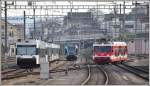 Normalerweise verkehrt die RHB in Rorschach ab Gleis 1 in beide Richtungen, weshalb der BDeh 3/6 25 sämtliche SBB-Geleise queren muss. Hier erkennt man im Hintergrund die rosafarbenen Abstellhallen der RHB, die Doppelspur Richtung St.Margrethen und einige abgestellte Thurbo GTW. (26.02.2014)