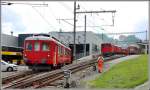 Der ABDeh 2/4 24 geht ins Depot und Johannes Graf steuert den BDeh 3/6 25 mit dem  Bauchladen  an den Zug. (18.08.2015)