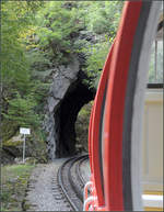 Bögen -

... des Gleises, des Zuges, des Tunnels. Brienz-Rothornbahn am Schwarzfluhtunnel.

28.09.2013 (J)