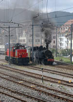 La Traction
TRAIN À VAPEUR DES FRANCHES-MONTAGNES
Chemins de fer du Jura CJ
Mit dem Dampfzug nach Tavannes. Mittagessen im Speisewagen.
Für die einzige Fahrt der Saison 2018 auf dieser Strecke wurde die G 2/3 + 3/3 E 206 mit den WR 777 und BR 779, beide ehemals RBS/SZB, eingesetzt.
Bildausschnitt Fotoshop dieser Momentaufnahme vom 19. August 2018, entstanden in Tavannes.
Foto: Walter Ruetsch      