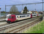 tpf - Pendelzug mit dem Triebwagen RBDe 4/4  94 85 7 567 181-3 abgestellt bei der CJ im Bahnhof Bonfol am 15.04.2022