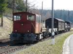 CJ - Tm 2/2  225 183-5 mit Dienstwagen in Bonfol am 21.03.2009