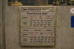 In Locarno scheint die Zeit stehen geblieben zu sein, zumindest was die Fahrpläne der FART betrifft. So werden die Abfahrtszeiten dort immer noch mit der alten Schiebertafel aufgebaut.

Locarno FART, 23.07.2020